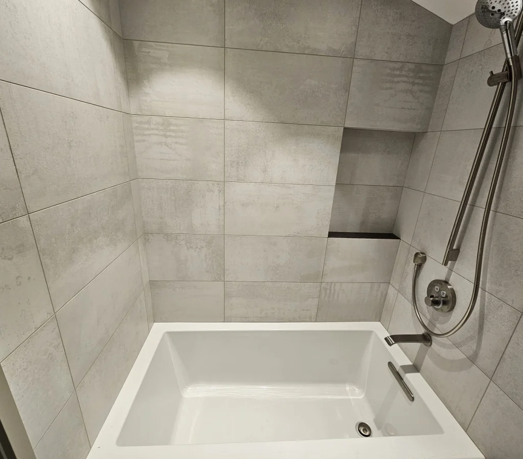modern-alcove-soaking-tub-with-grey-tiles